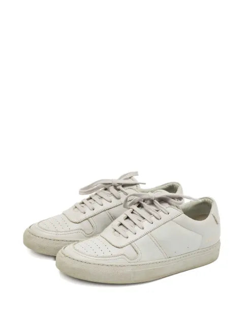 Common Projects leather perforated-detail sneakers — White - view 2